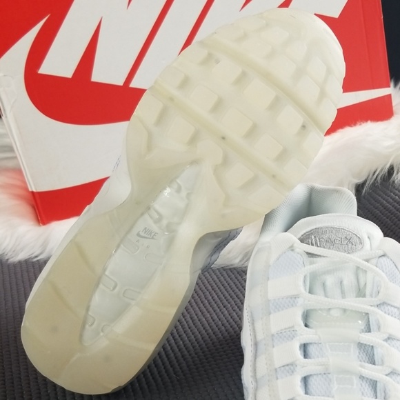 Nike Air Max 95 SE Womens - Picture 5 of 8